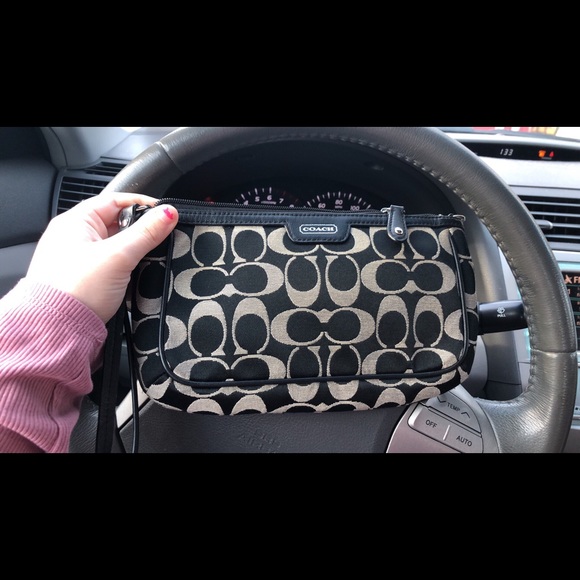 Coach wrist purse - Picture 1 of 1